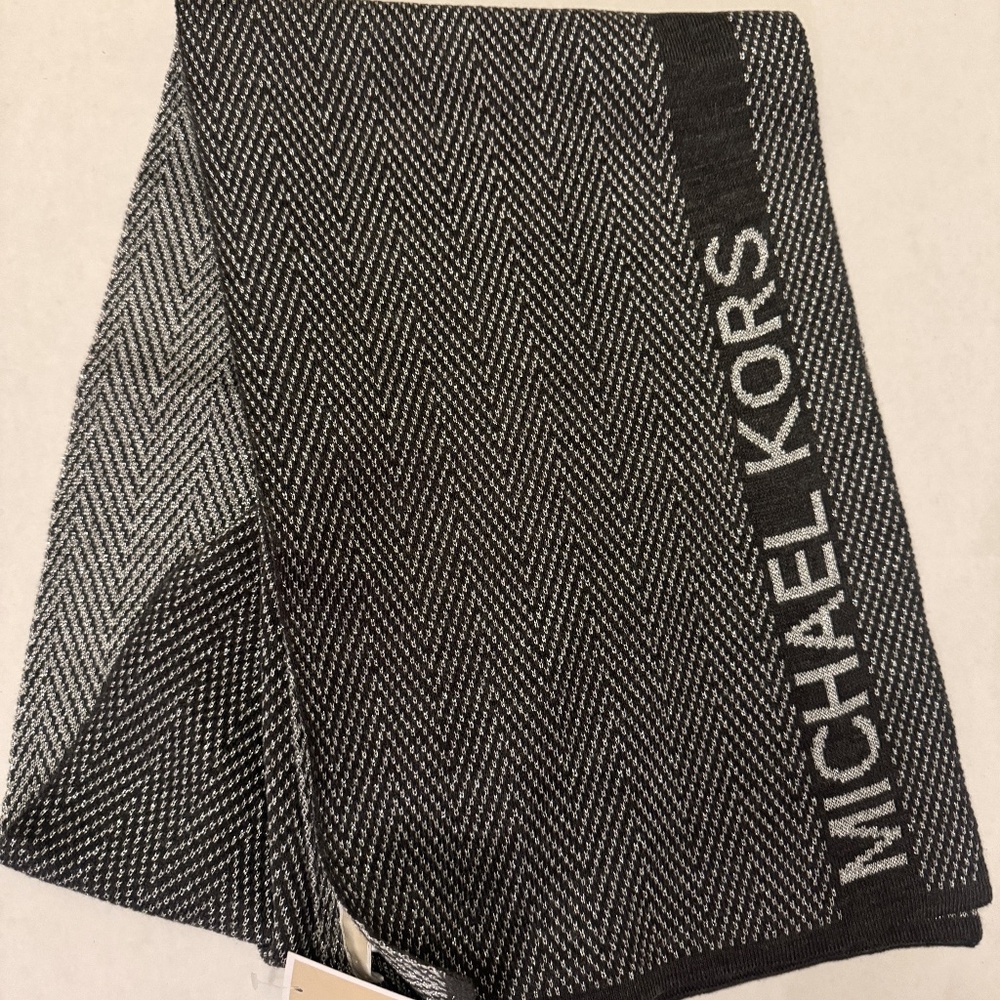 NWT Michael Kors Gray & Silver Metallic Women's Winter Scarf